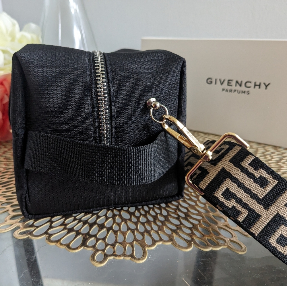 Givenchy - Picture 5 of 10